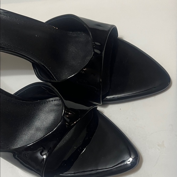 Elegant Black Women's Heels Mules Sz 10 Patent Leather Slip Ons - Picture 5 of 7